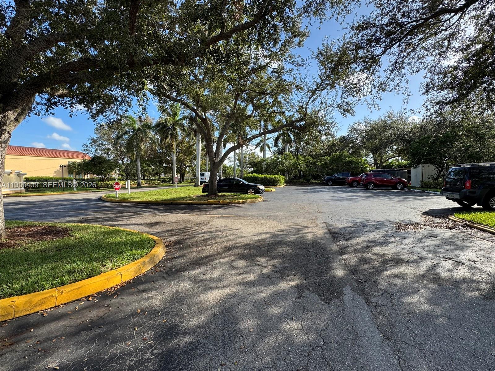 VENETIAN PALMS - Residential