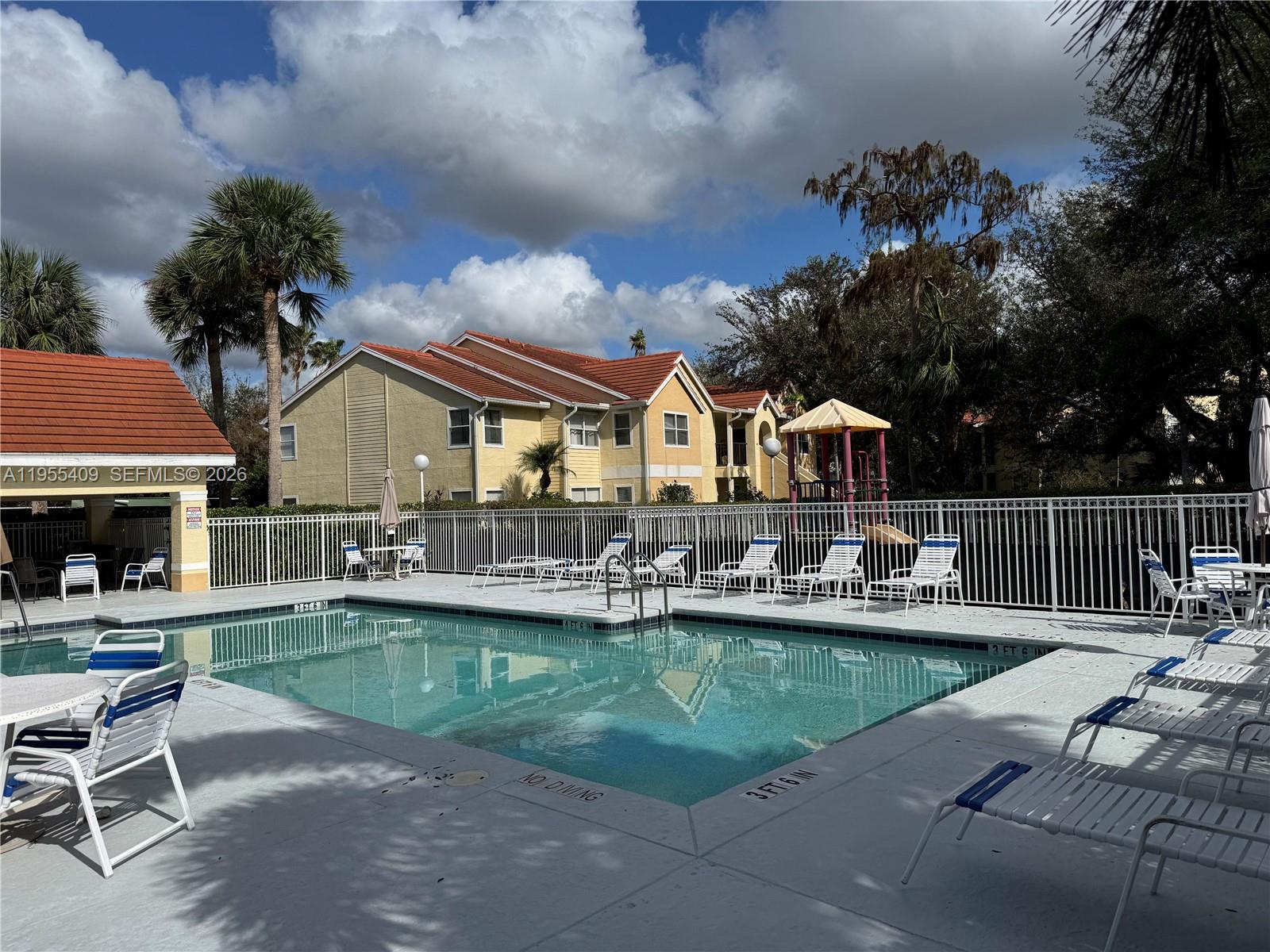 VENETIAN PALMS - Residential