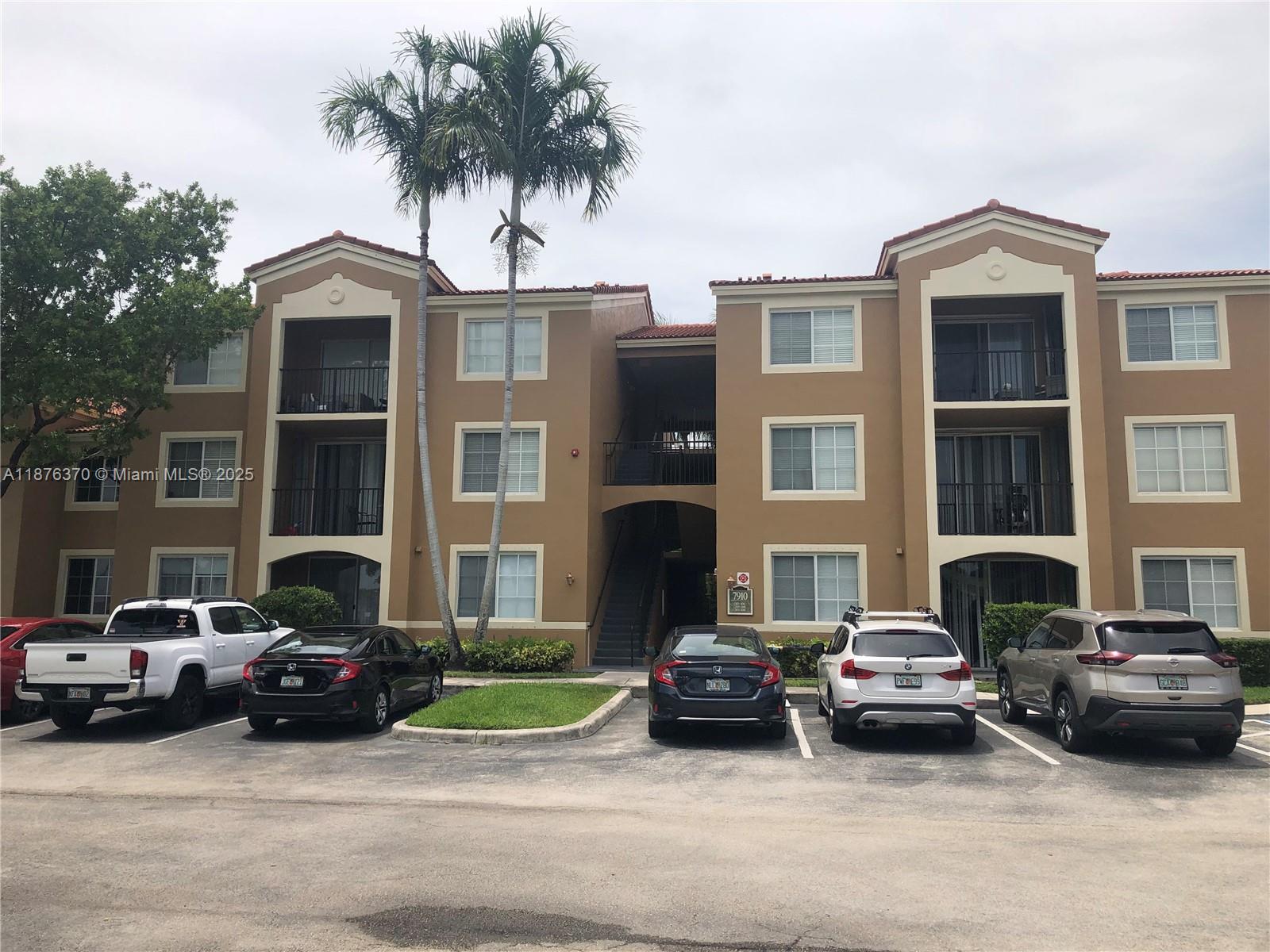 Don't miss this opportunity to live in this one bedroom corner unit. Relaxing view from the balcony. Private entrance . Laminated floor. Freshly painted. Washer and dryer in the unit. Club house, gym, Community pool, tennis court. Water included in rent.