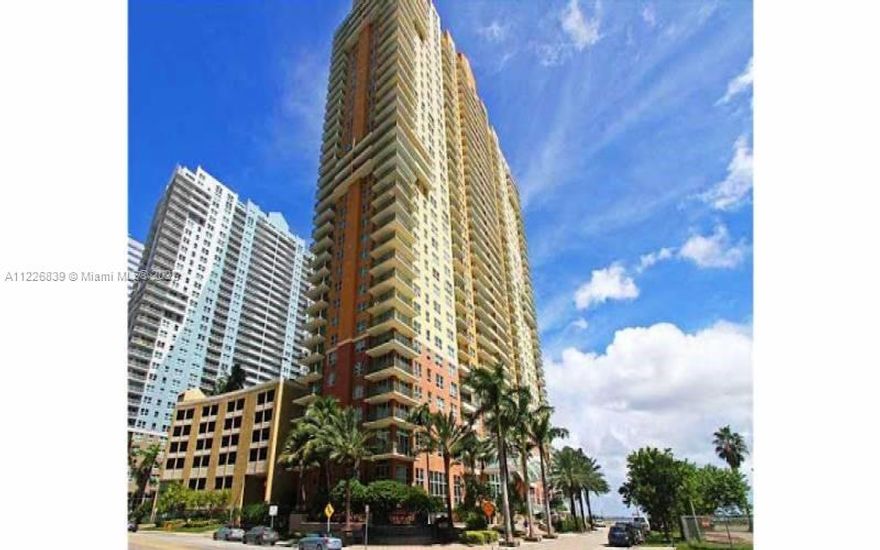 An amazing 1BD unit is available at the exclusive The Mark on Brickell. This incredible unit is located on the PH floor with beautiful views of the Miami Skyline and Biscayne Bay. Enjoy unobstructed views of the water and Key Biscayne. Located in the heart of Brickell, you have access to amazing restaurants, bars, shopping, and more. The washer and dryer are located inside the unit and the apartment can be leased furnished or unfurnished. Amenities include 24-hour security, tennis court, pool overlooking the bay, valet parking, gym, full service restaurant and bar onsite.