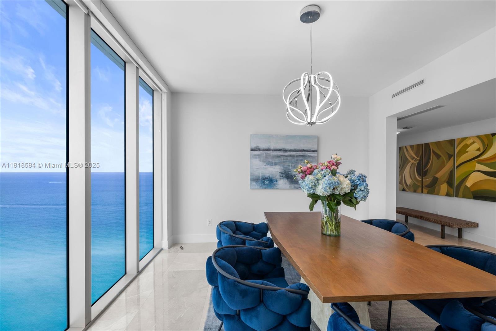 6899 Collins Ave 2707