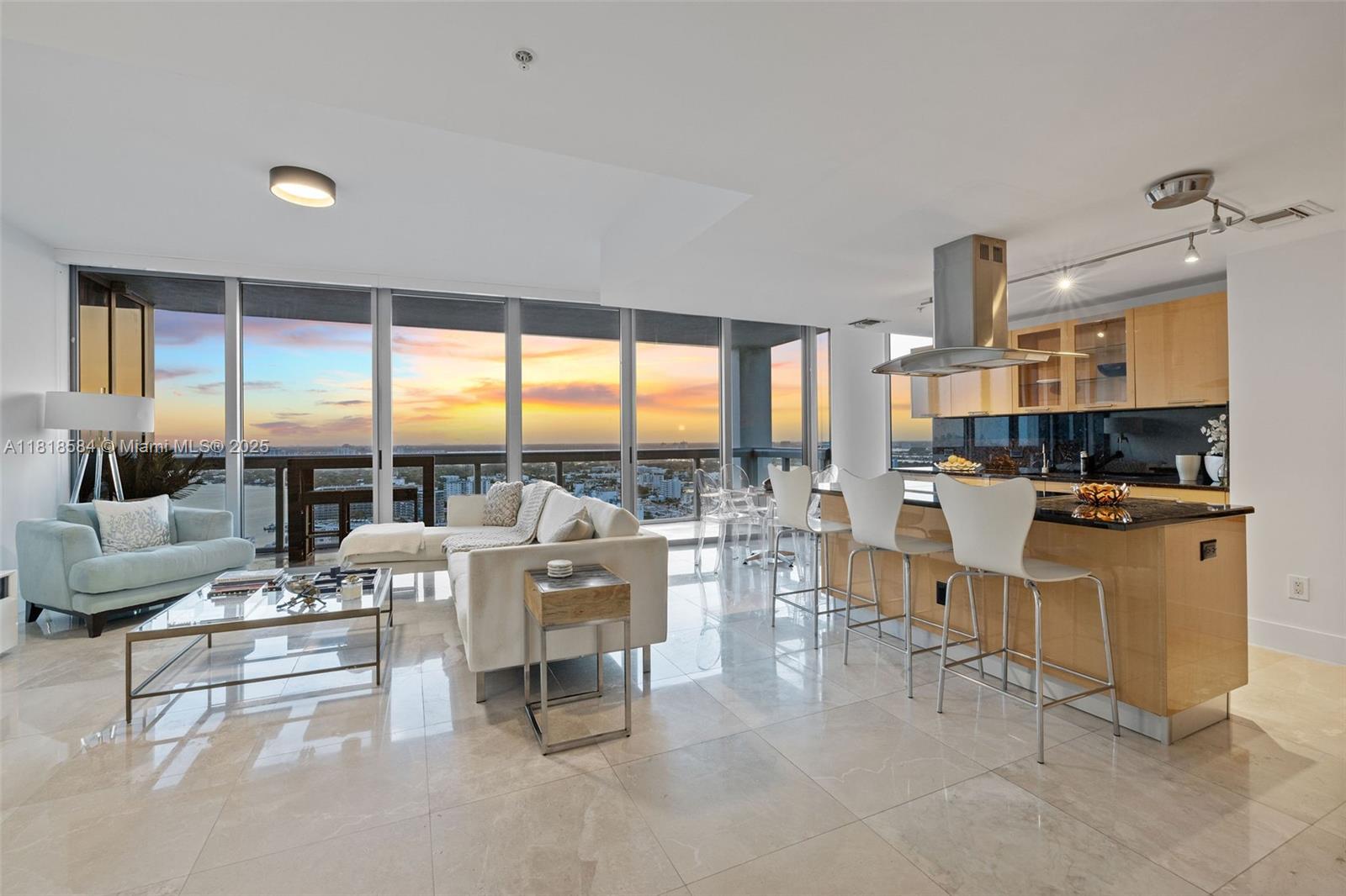6899 Collins Ave 2707