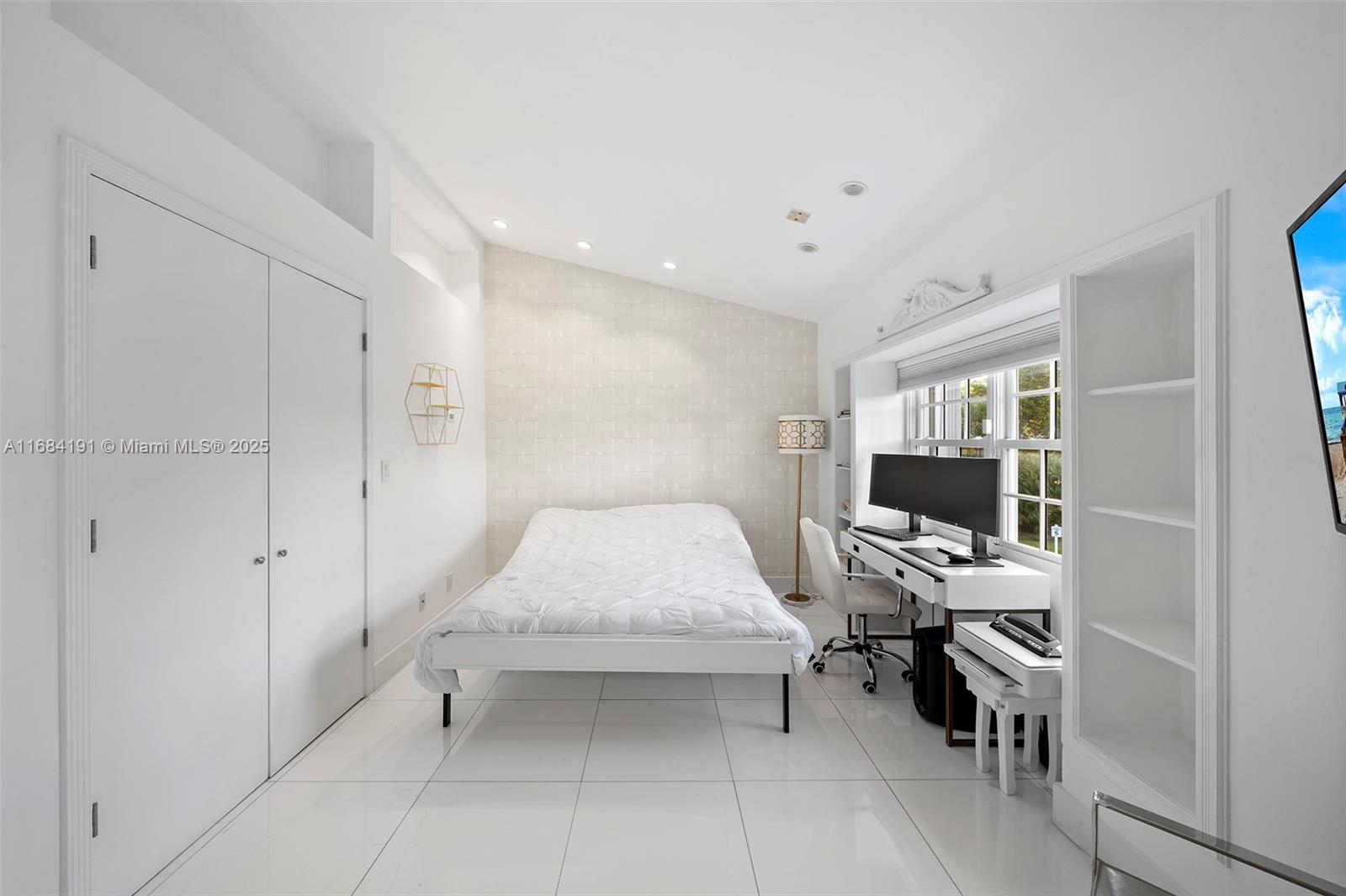 AVENTURA 9TH ADDN - Residential