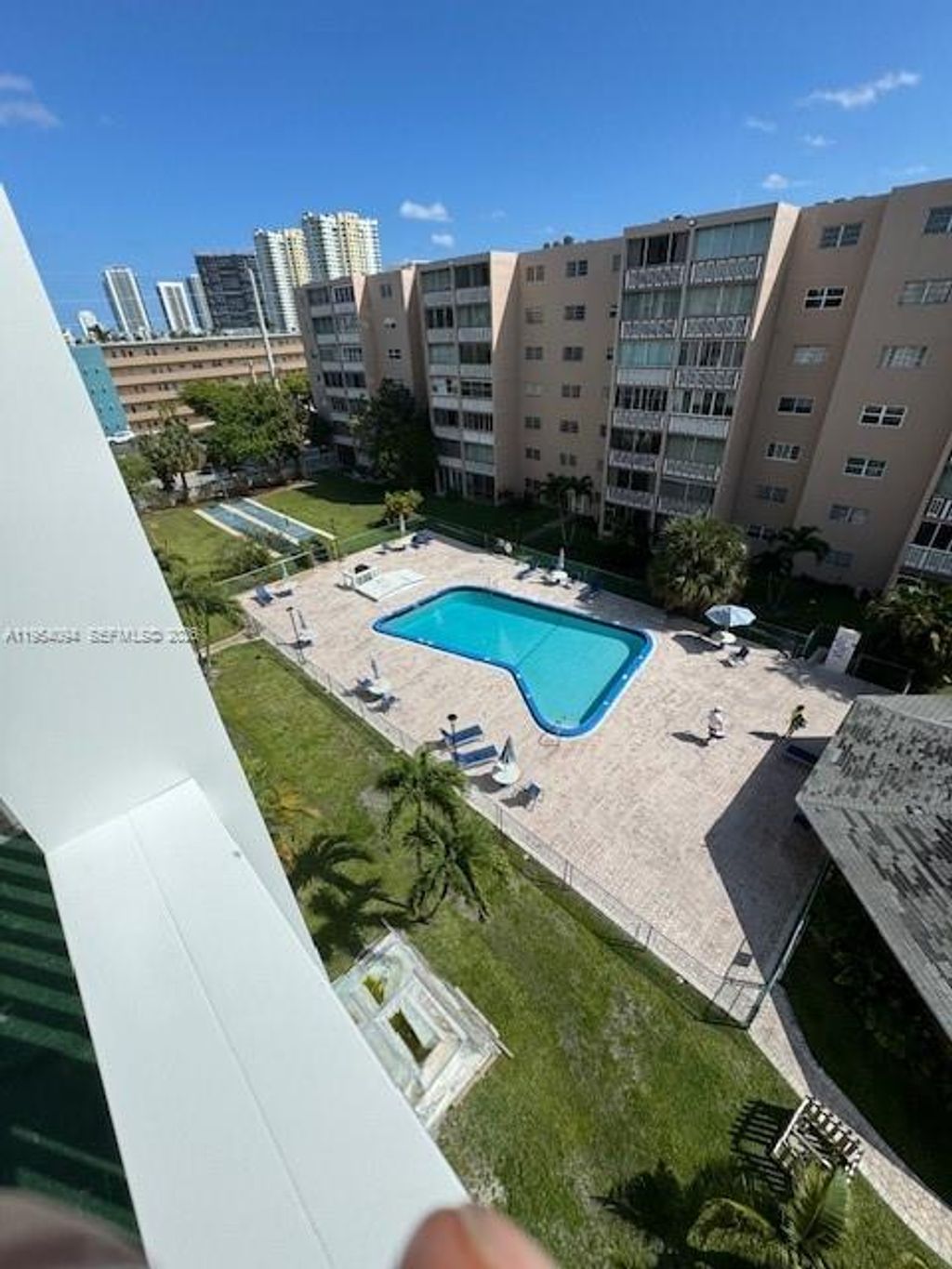 Photo of 319 NE 14th Ave #607, Hallandale Beach, FL 33009 (MLS # A11954094)
