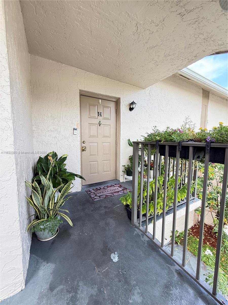 889 Hamilton Dr 889H