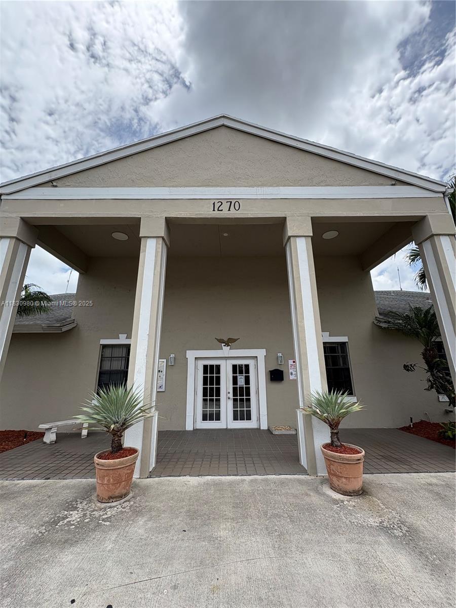 889 Hamilton Dr 889H