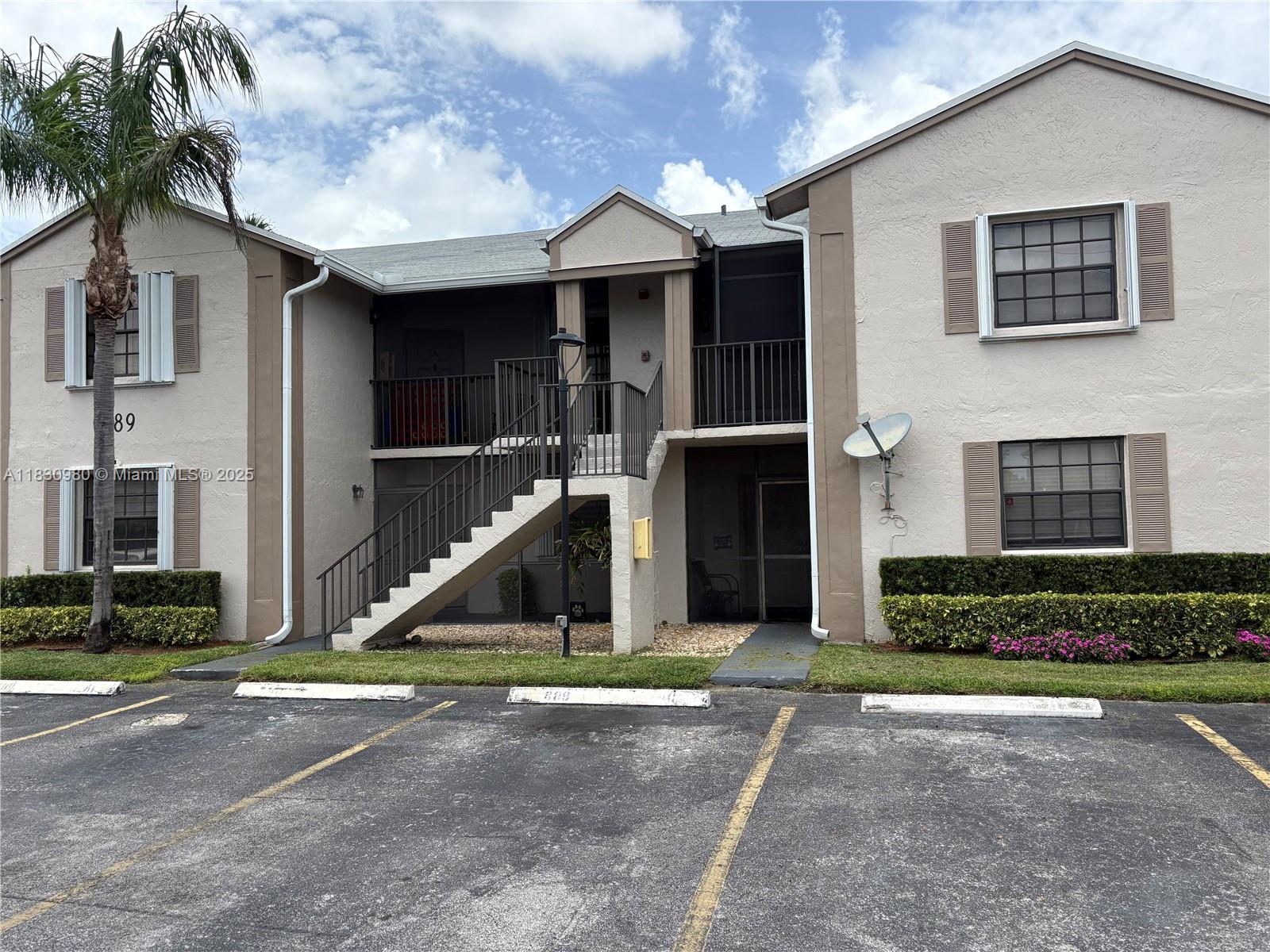 889 Hamilton Dr 889H