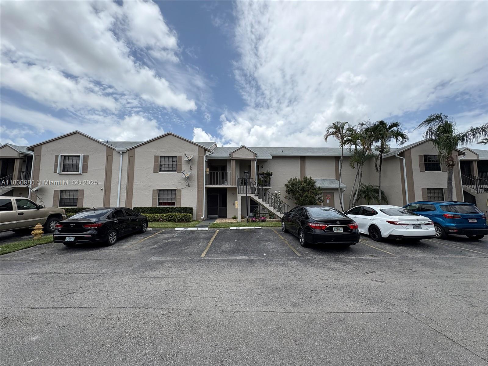 889 Hamilton Dr 889H
