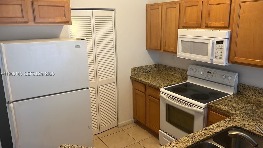 CORAL SPRINGS VILLAGE GRE - Residential Lease