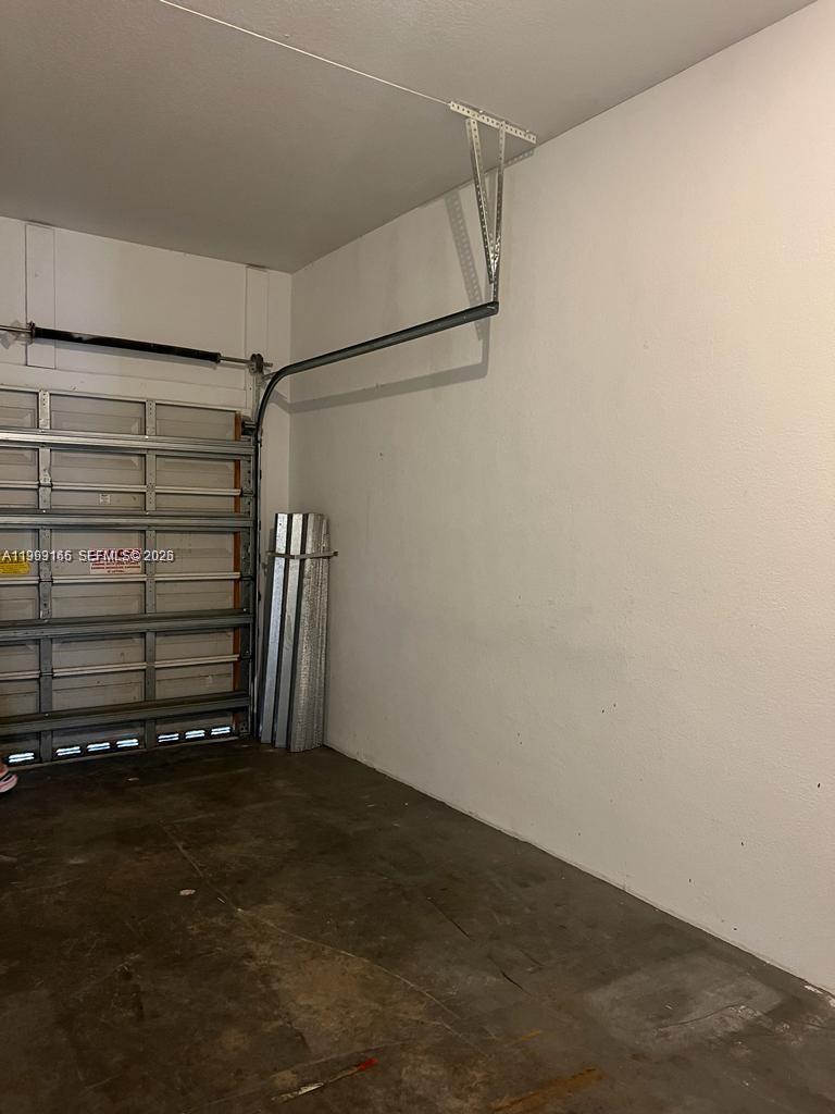 CORAL SPRINGS VILLAGE GRE - Residential Lease