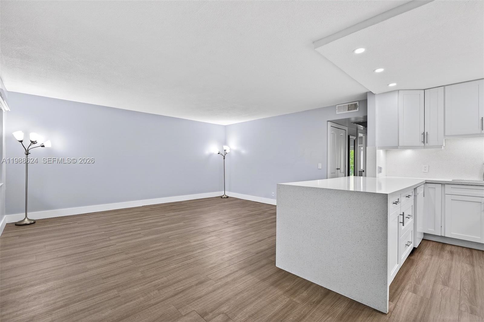 IVANHOE WEST - Residential