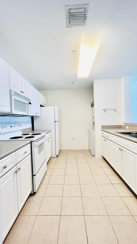 VILLAGE AT ABACOA CONDO - Residential Lease