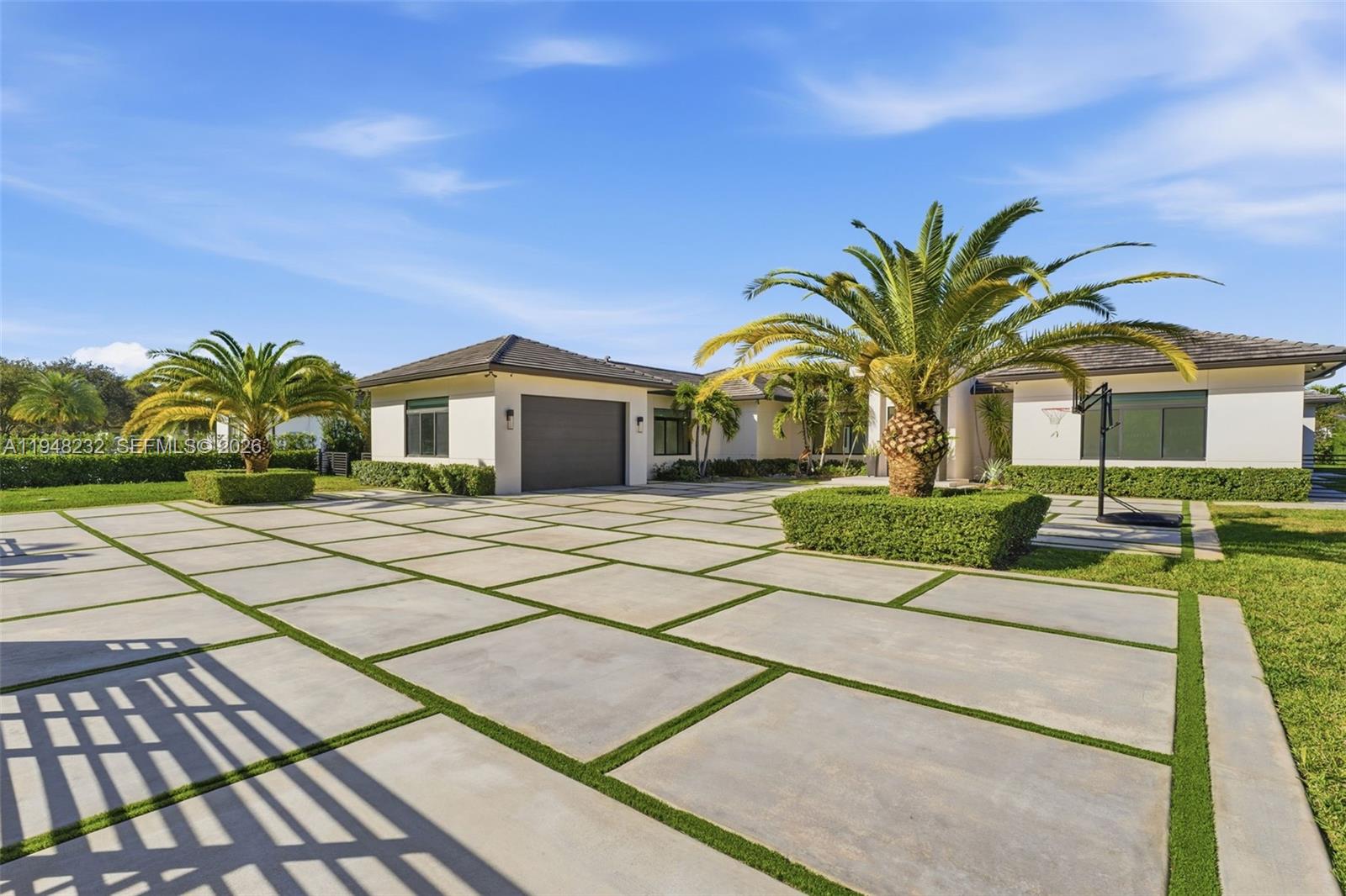 M & V ESTATES - Residential