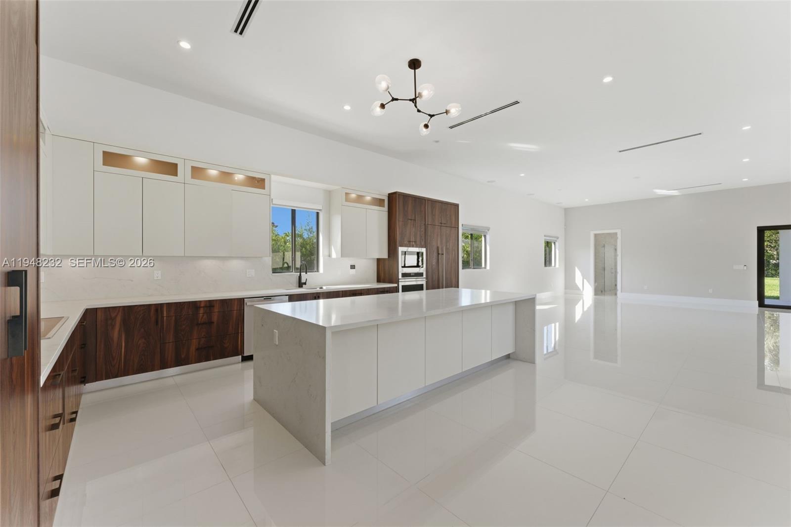 M & V ESTATES - Residential