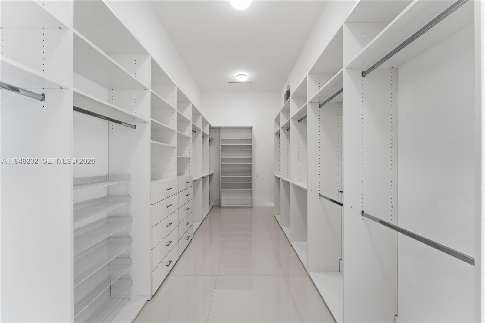 M & V ESTATES - Residential