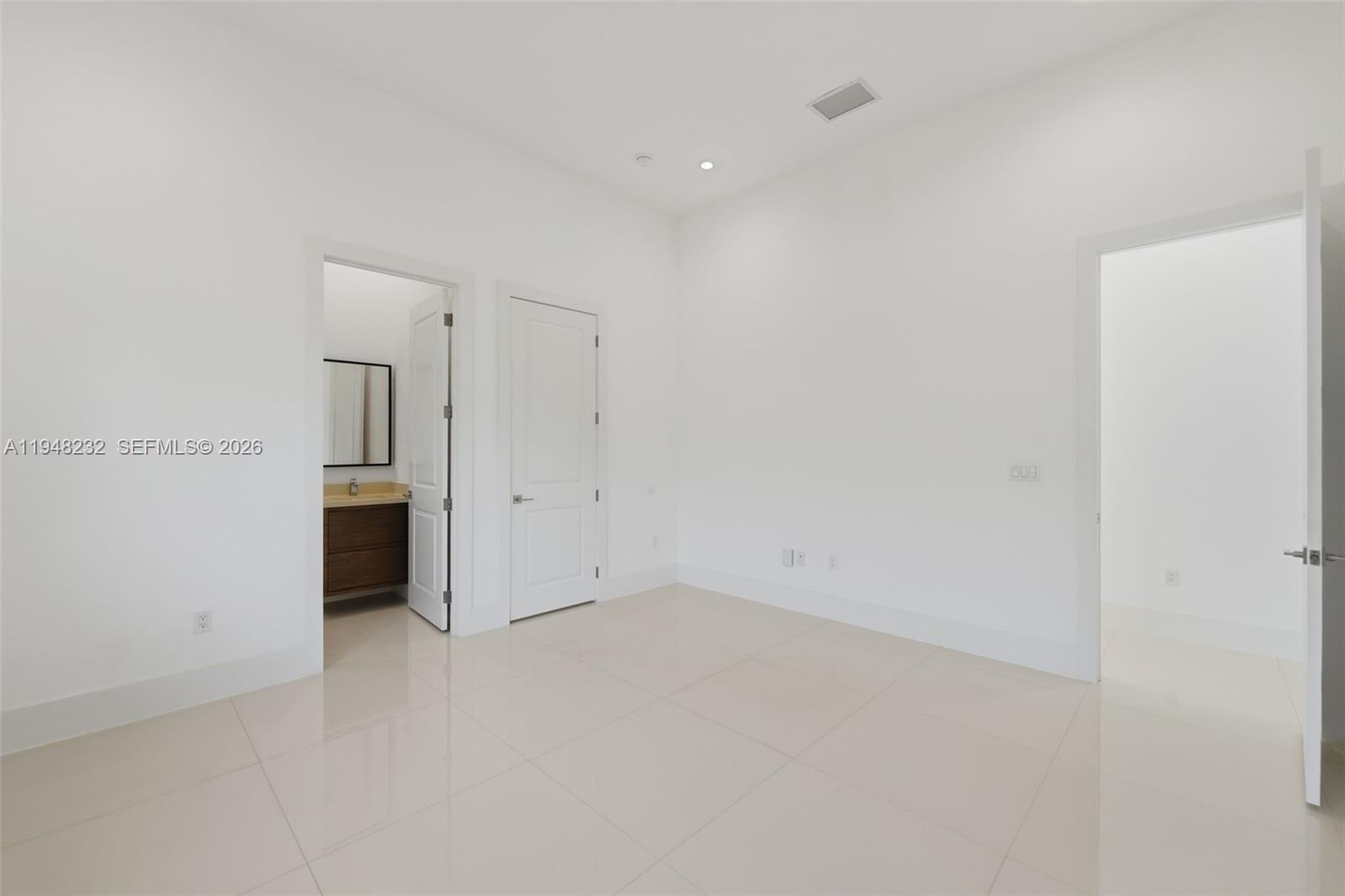 M & V ESTATES - Residential