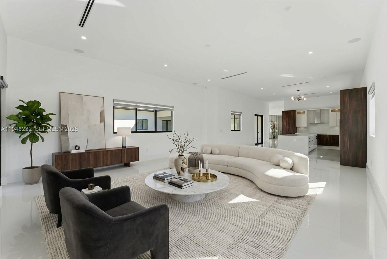 M & V ESTATES - Residential