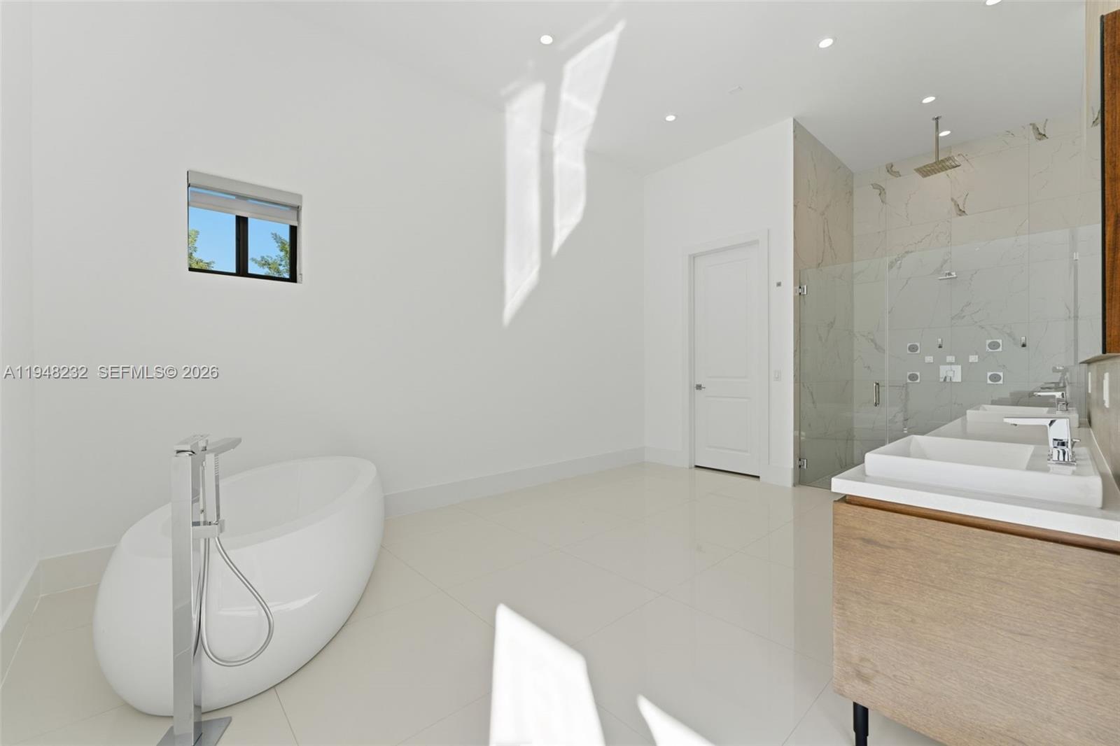 M & V ESTATES - Residential