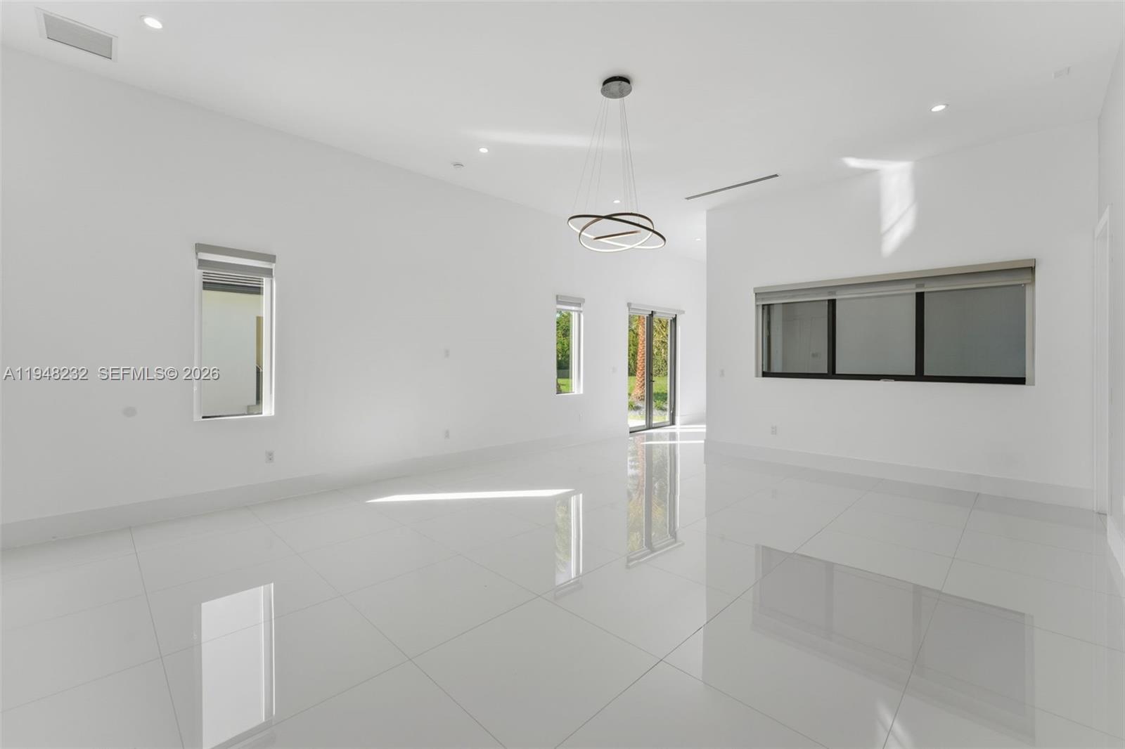 M & V ESTATES - Residential