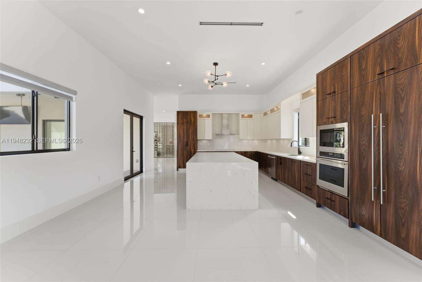 M & V ESTATES - Residential