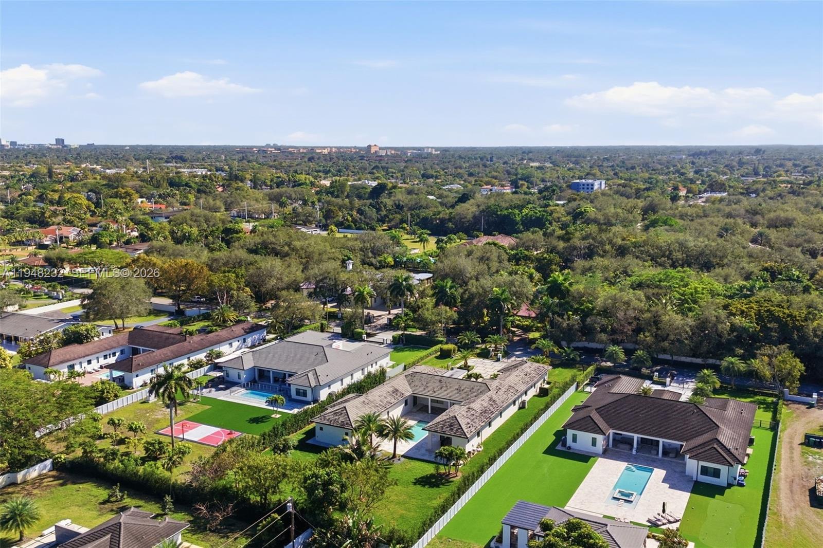 M & V ESTATES - Residential