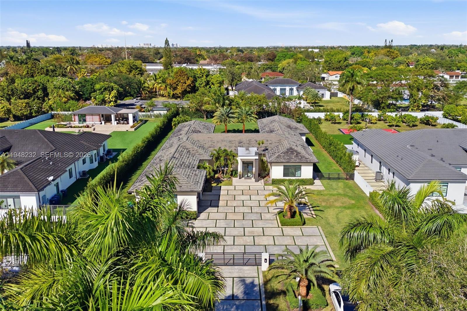 M & V ESTATES - Residential