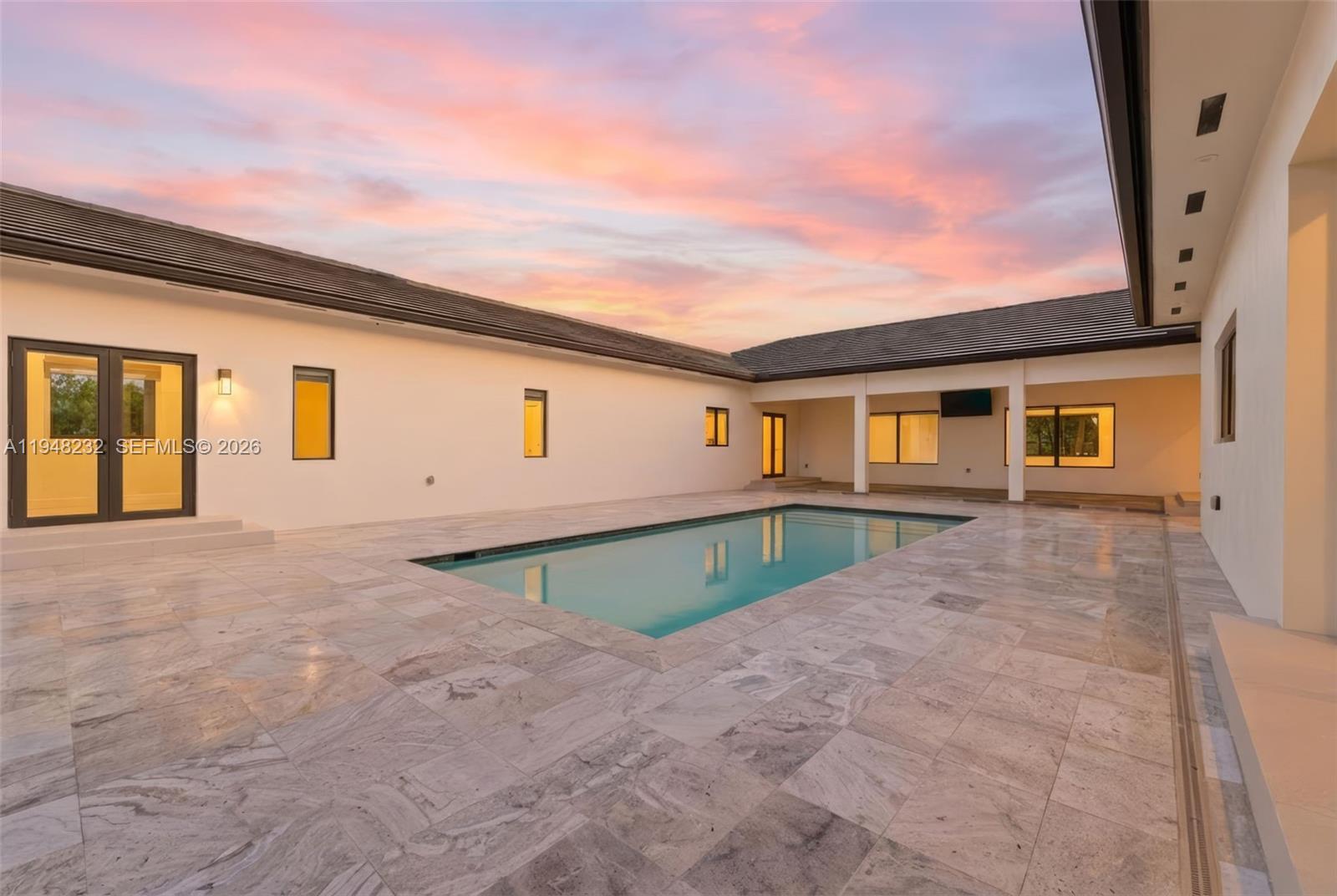 M & V ESTATES - Residential