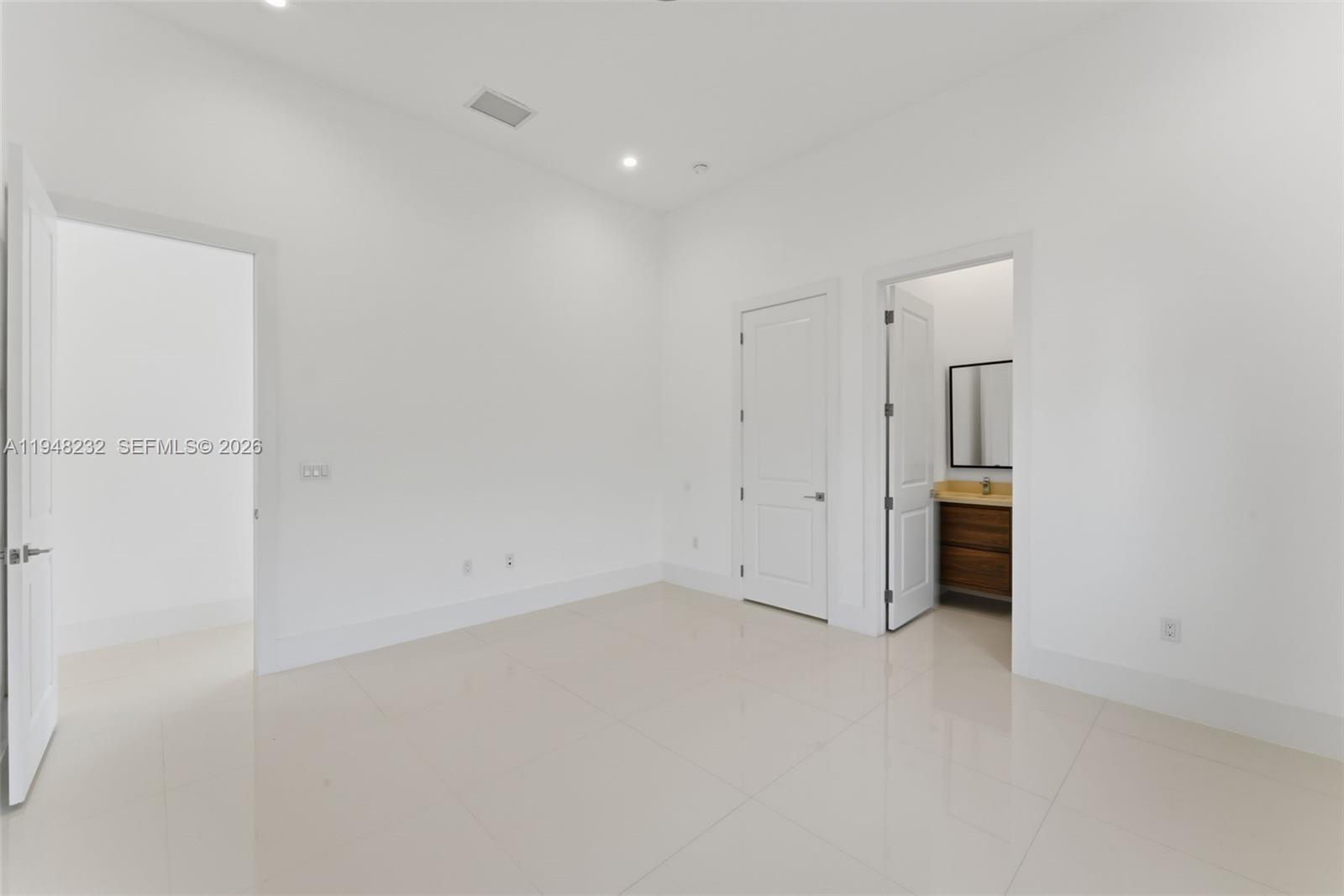 M & V ESTATES - Residential