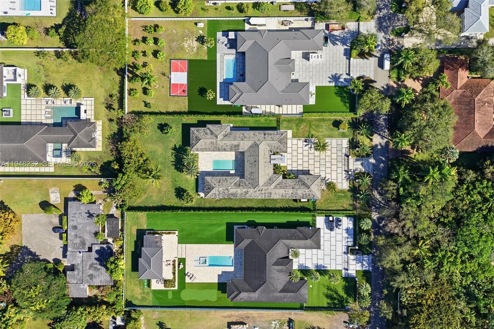 M & V ESTATES - Residential