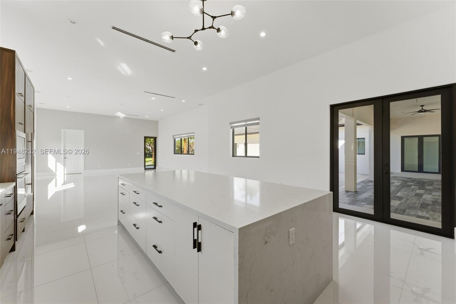 M & V ESTATES - Residential