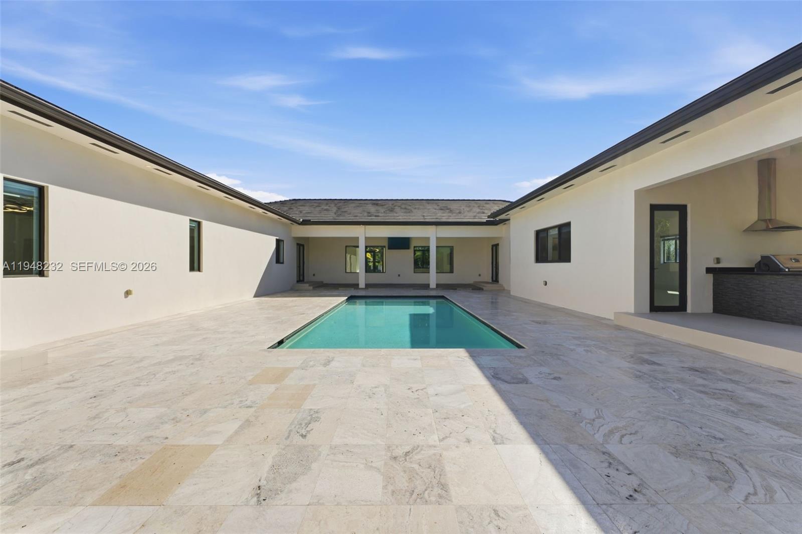 M & V ESTATES - Residential