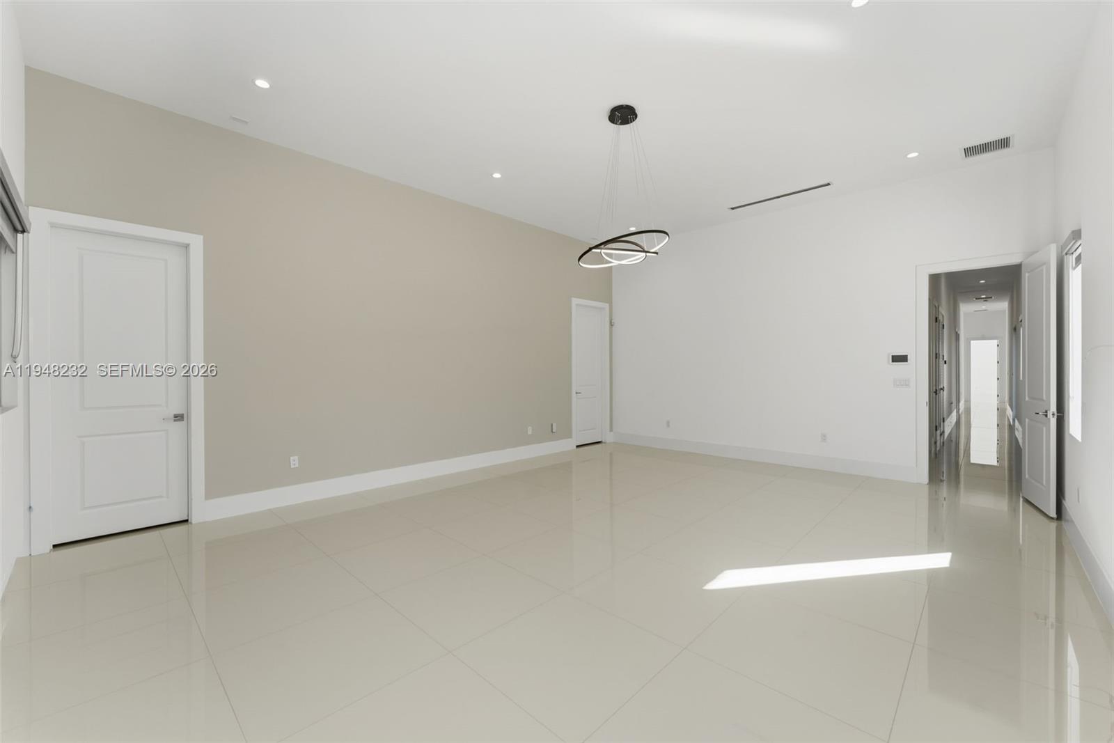 M & V ESTATES - Residential