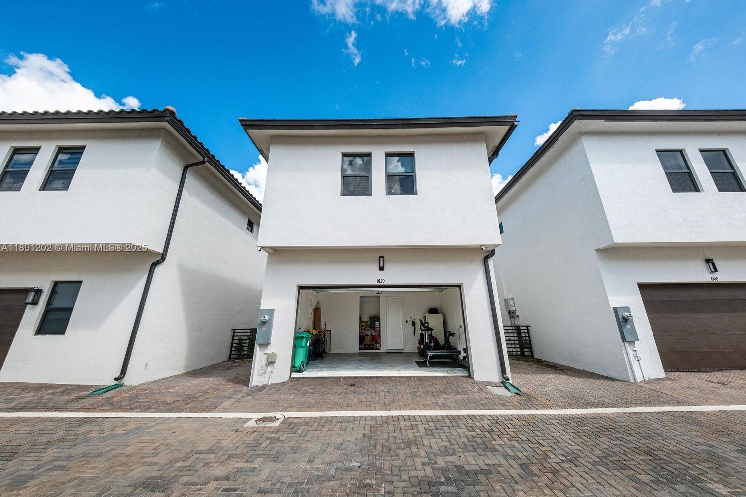 DOWNTOWN DORAL SOUTH PHAS - Residential