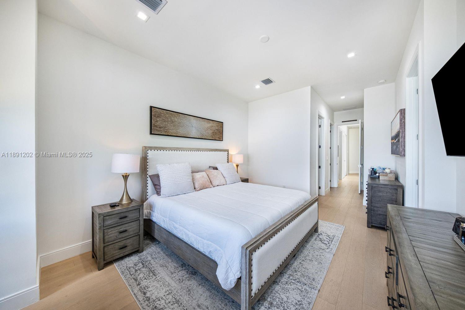 DOWNTOWN DORAL SOUTH PHAS - Residential