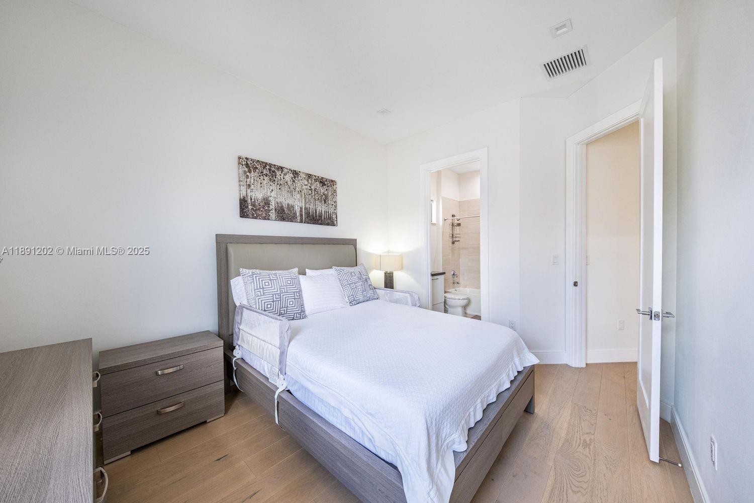 DOWNTOWN DORAL SOUTH PHAS - Residential