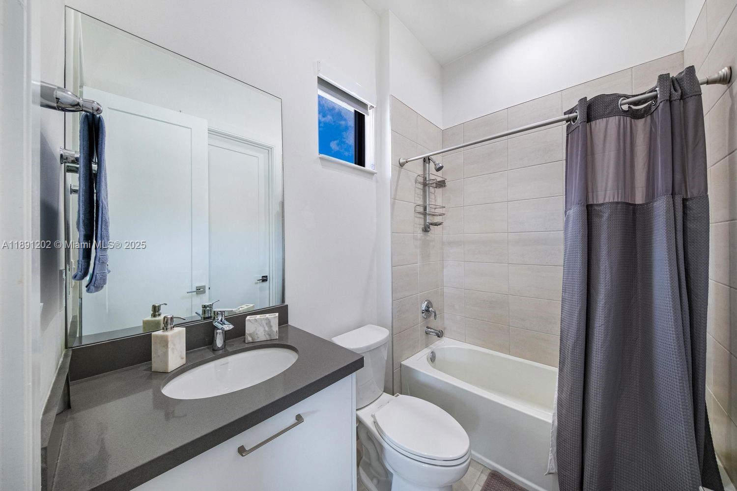 DOWNTOWN DORAL SOUTH PHAS - Residential