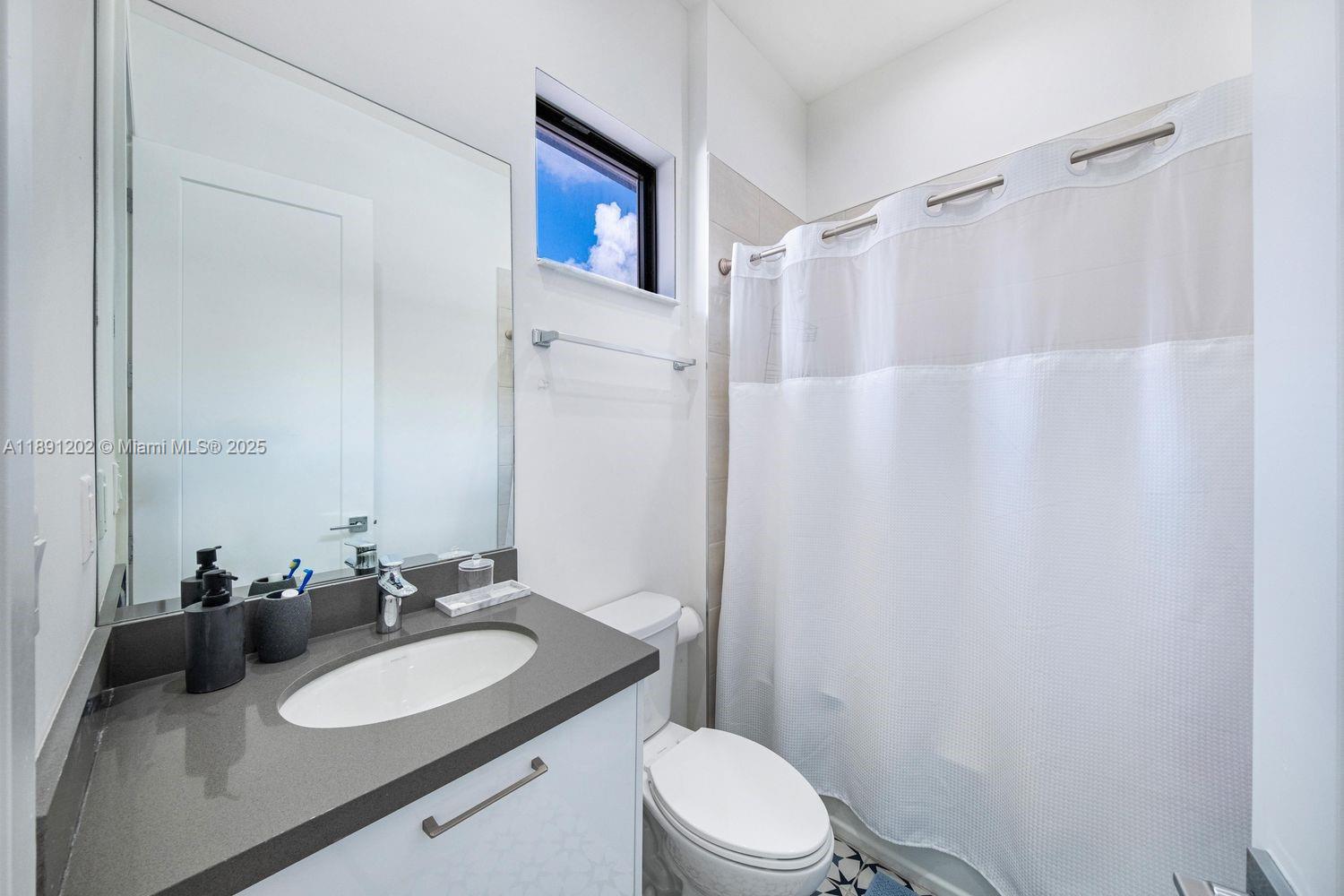 DOWNTOWN DORAL SOUTH PHAS - Residential