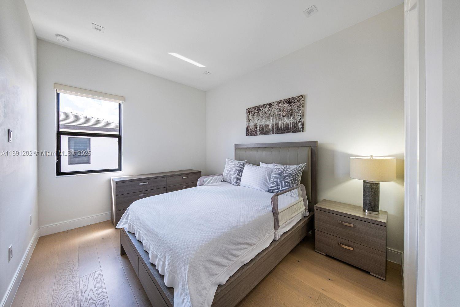 DOWNTOWN DORAL SOUTH PHAS - Residential