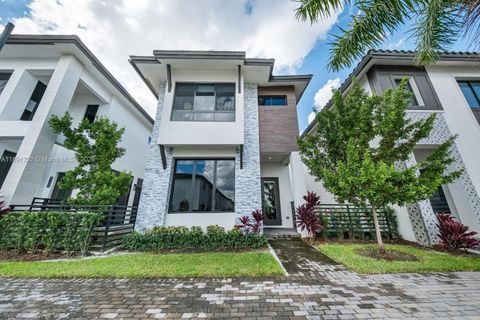 Photo of 8120 NW 43rd St, Doral, FL 33166 (MLS # A11891202)