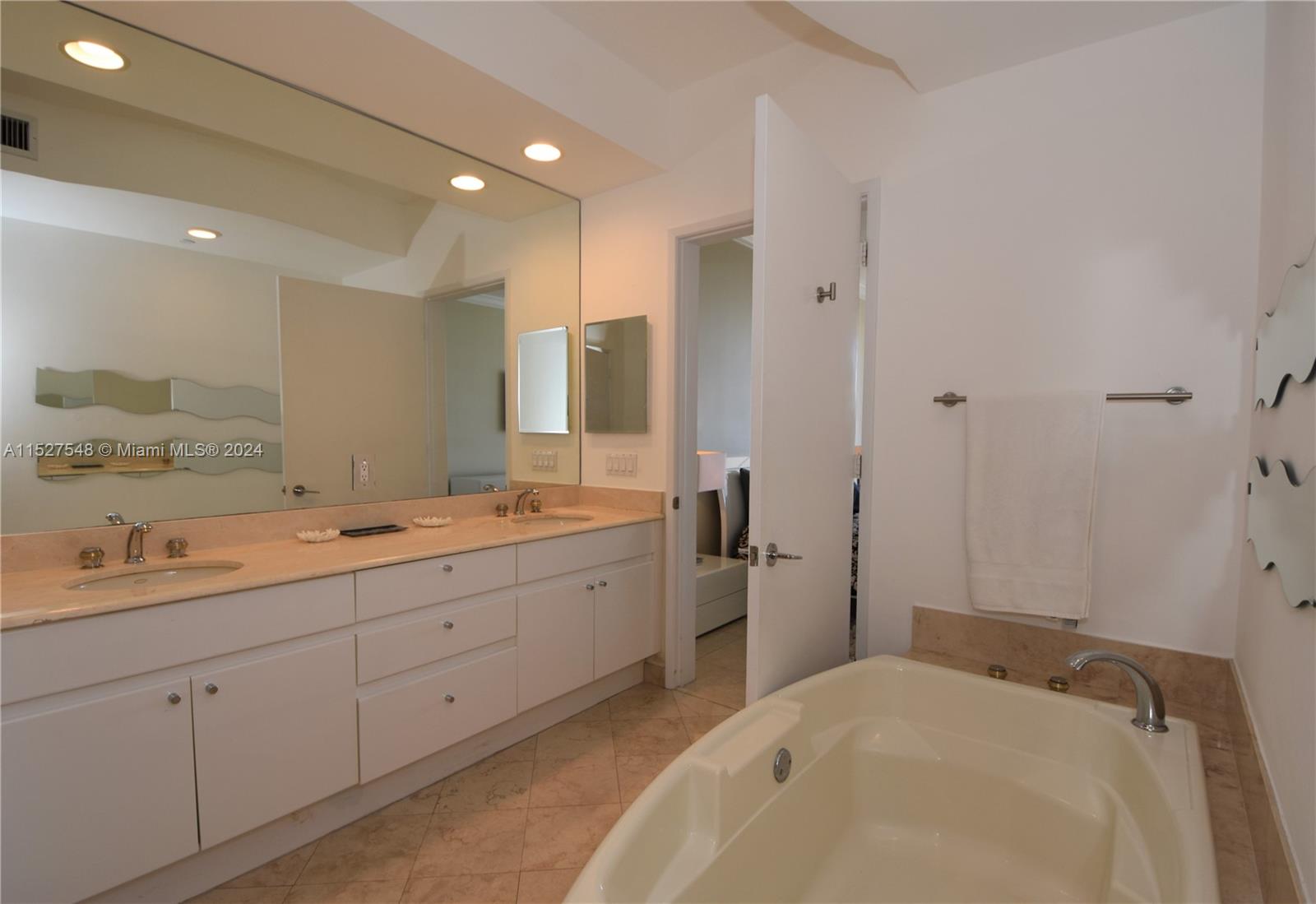 RESORT VILLA ONE CONDO - Residential Lease