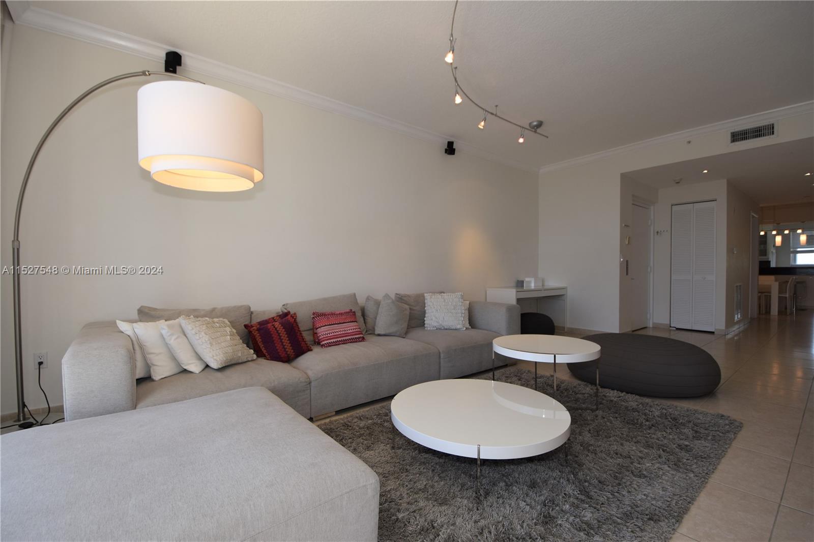 RESORT VILLA ONE CONDO - Residential Lease