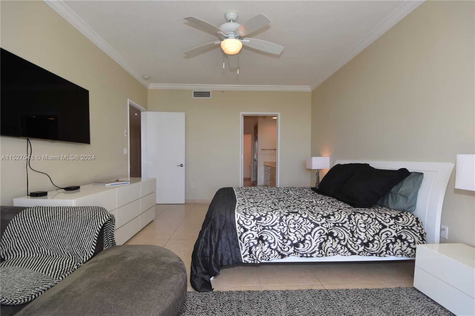 RESORT VILLA ONE CONDO - Residential Lease