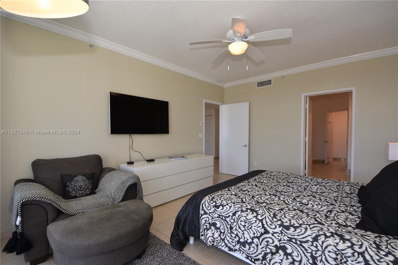 RESORT VILLA ONE CONDO - Residential Lease