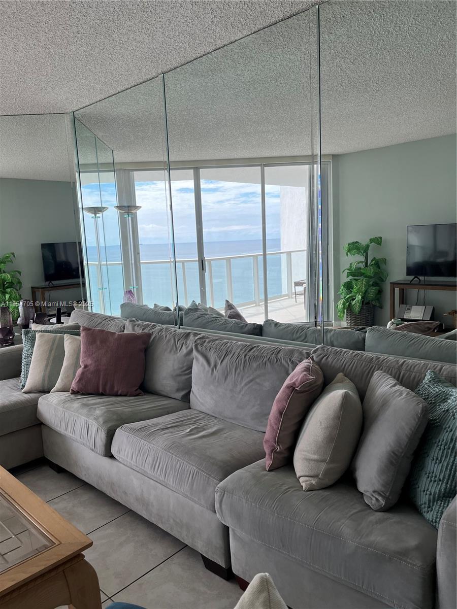 16485 Collins Ave 2538