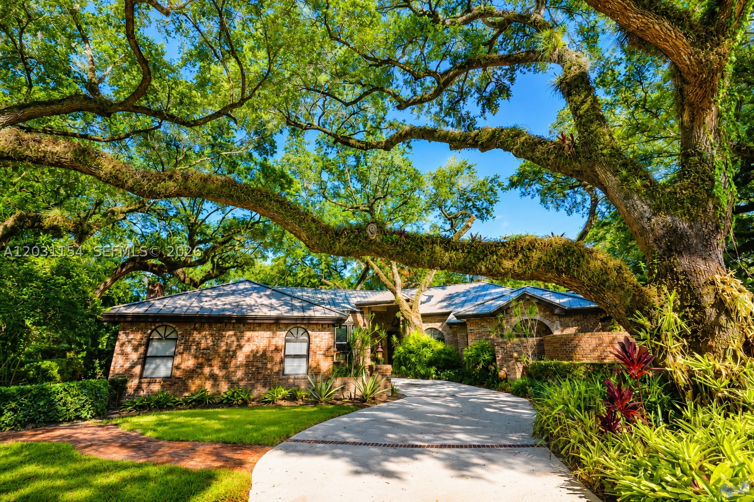 5440 Shady Oak Ln - Image 1