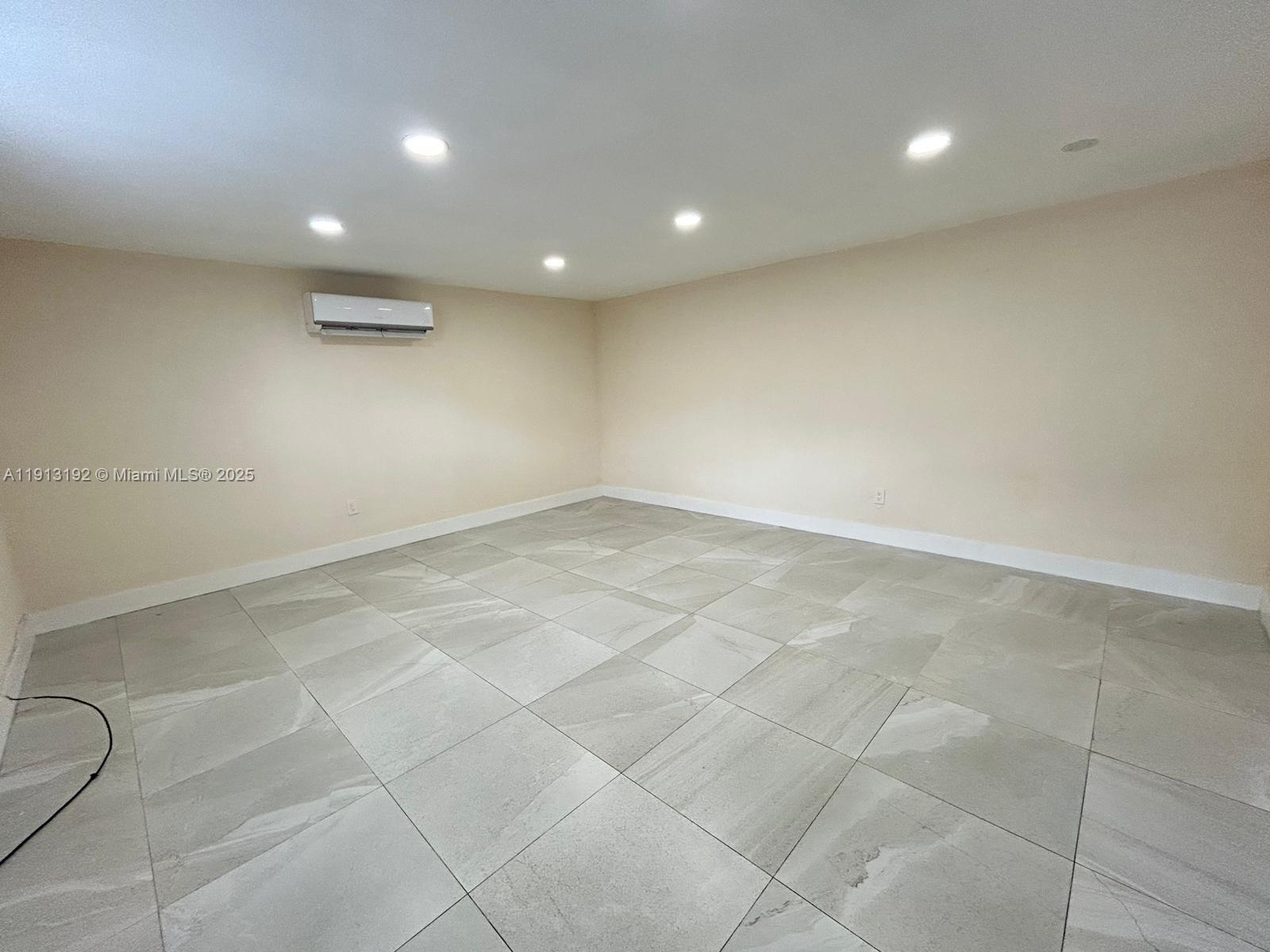 SUN-TAN VILL SEC 5 - Residential Lease