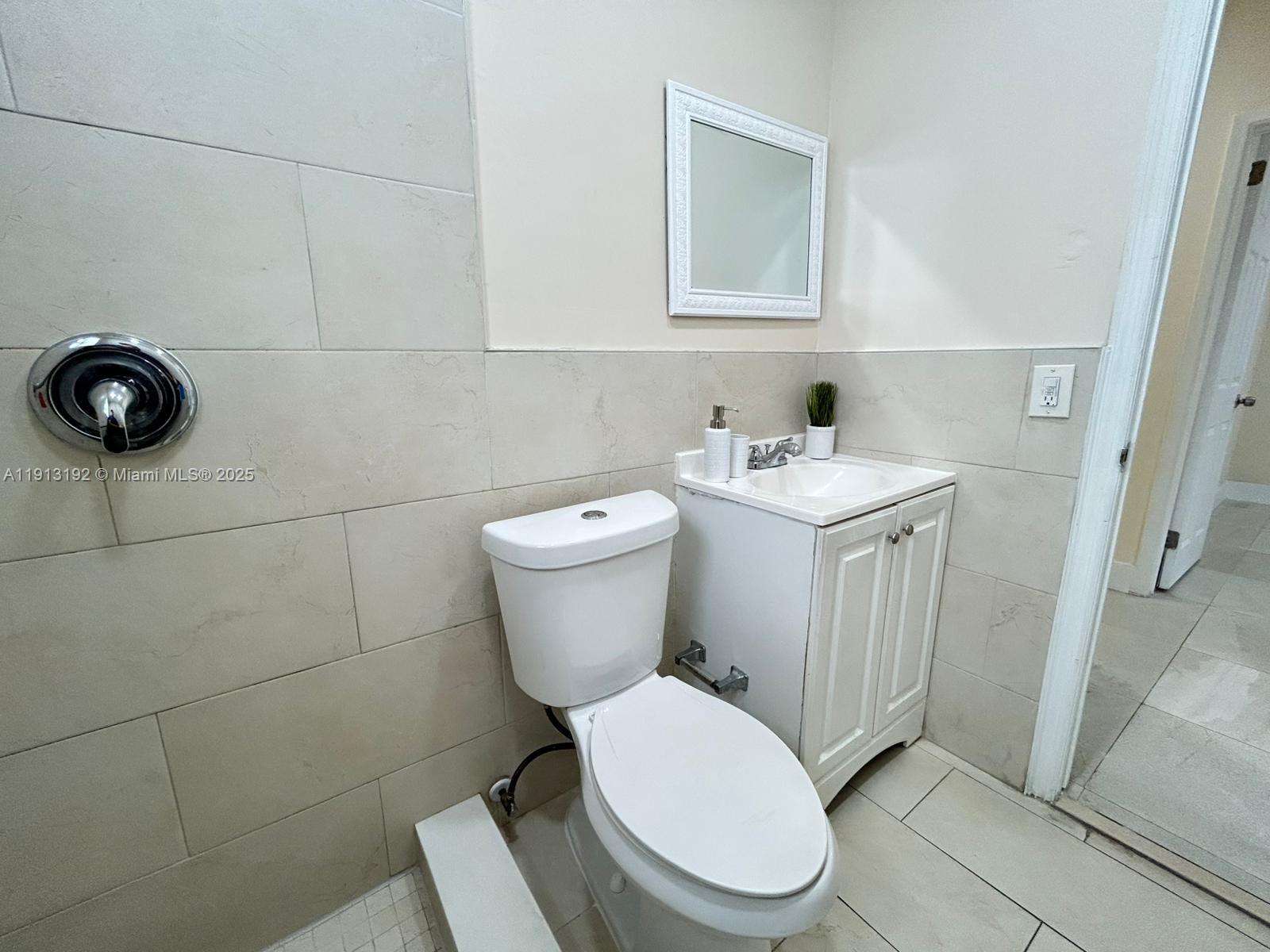 SUN-TAN VILL SEC 5 - Residential Lease