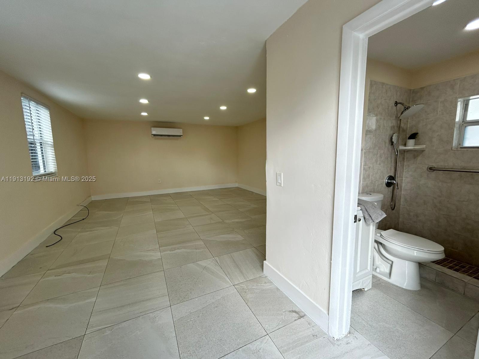 SUN-TAN VILL SEC 5 - Residential Lease