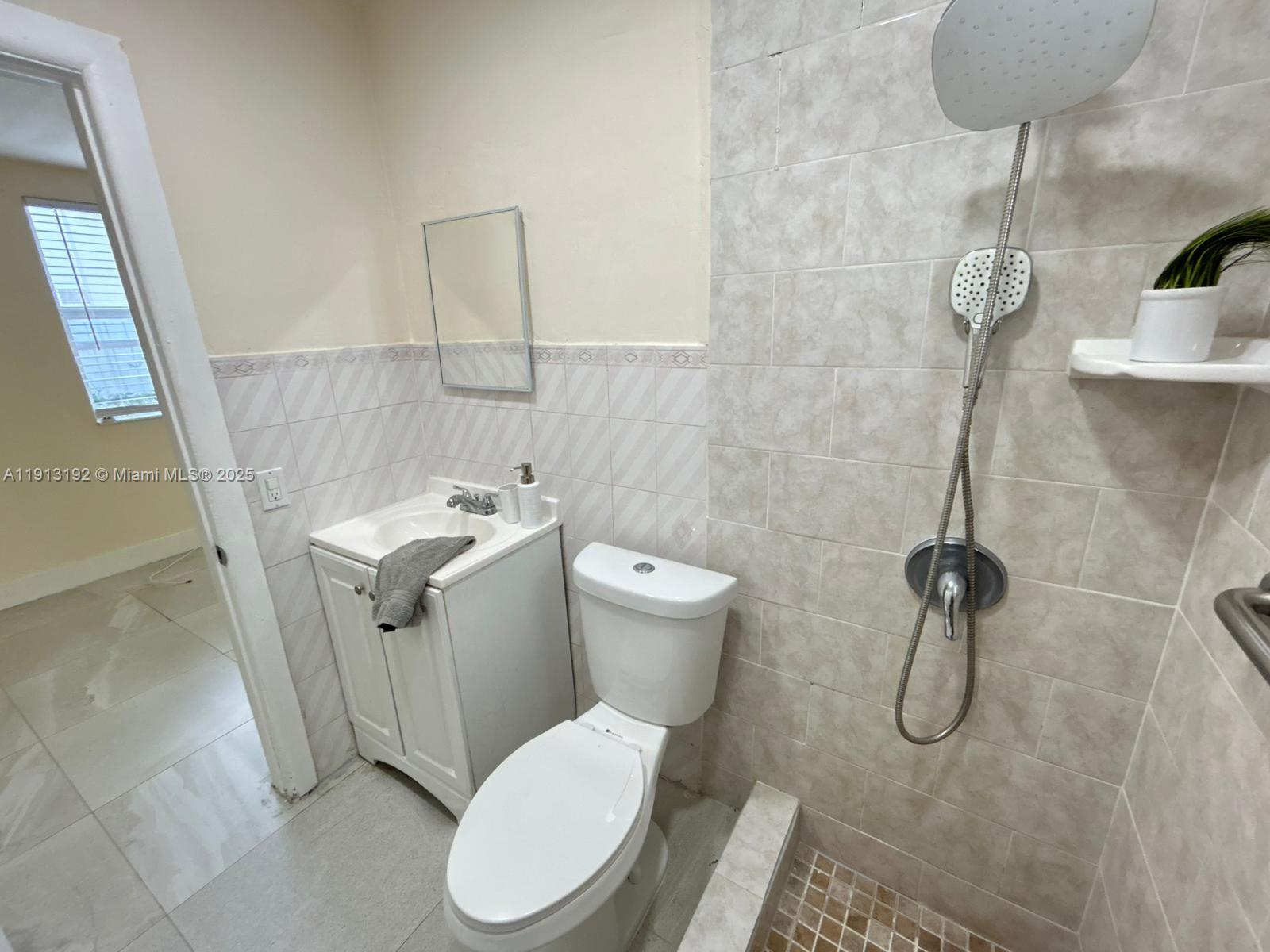 SUN-TAN VILL SEC 5 - Residential Lease