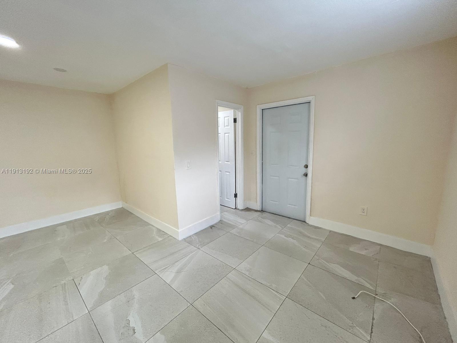 SUN-TAN VILL SEC 5 - Residential Lease